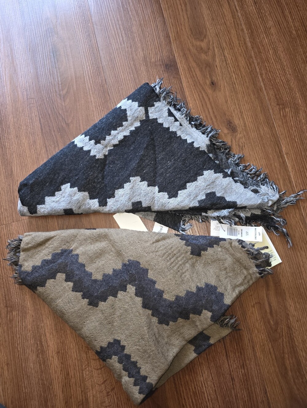 Aritzia Mosaic Diamond Blanket Scarves